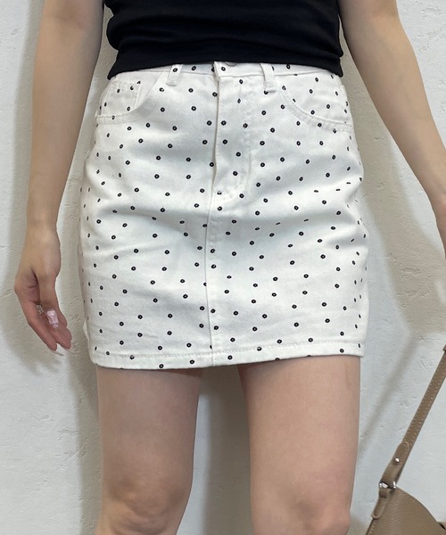 ROGER AND RAW(ロジャーアンドロウ)の「小花柄台形ミニスカート(スカート・レディース・ブラック/ホワイト・SMALL/MEDIUM)」の17枚目の写真