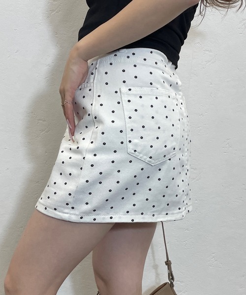 ROGER AND RAW(ロジャーアンドロウ)の「小花柄台形ミニスカート(スカート・レディース・ブラック/ホワイト・SMALL/MEDIUM)」の18枚目の写真