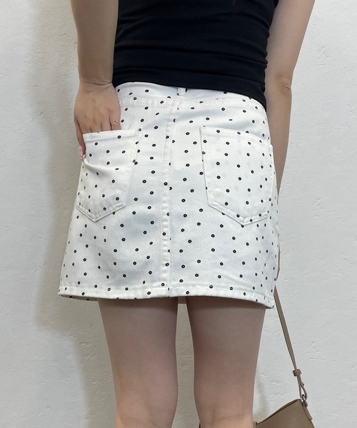 ROGER AND RAW(ロジャーアンドロウ)の「小花柄台形ミニスカート(スカート・レディース・ブラック/ホワイト・SMALL/MEDIUM)」の19枚目の写真