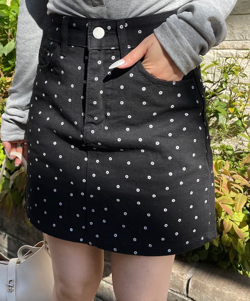 ROGER AND RAW(ロジャーアンドロウ)の「小花柄台形ミニスカート(スカート・レディース・ブラック/ホワイト・SMALL/MEDIUM)」の21枚目の写真
