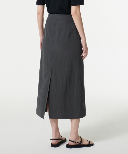 MUSINSA STANDARD WOMAN（ムシンサスタンダードウーマン）の「ウィメンズクリンクルロングスカート[グレー]（スカート・レディース・その他・SMALL/MEDIUM/LARGE/X-LARGE/X-SMALL）」の3枚目の写真
