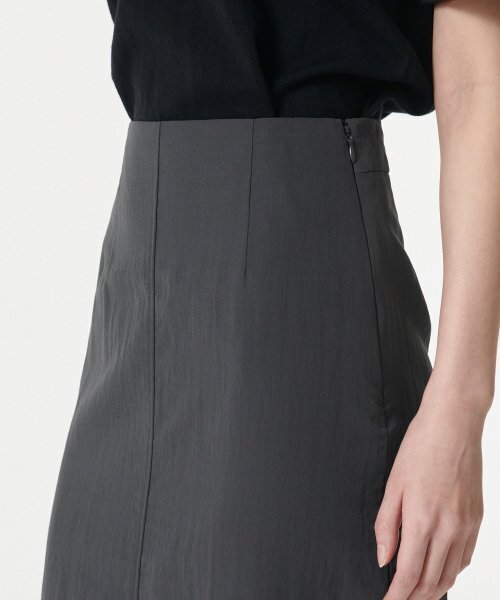 MUSINSA STANDARD WOMAN（ムシンサスタンダードウーマン）の「ウィメンズクリンクルロングスカート[グレー]（スカート・レディース・その他・SMALL/MEDIUM/LARGE/X-LARGE/X-SMALL）」の5枚目の写真