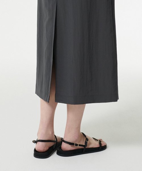MUSINSA STANDARD WOMAN（ムシンサスタンダードウーマン）の「ウィメンズクリンクルロングスカート[グレー]（スカート・レディース・その他・SMALL/MEDIUM/LARGE/X-LARGE/X-SMALL）」の6枚目の写真
