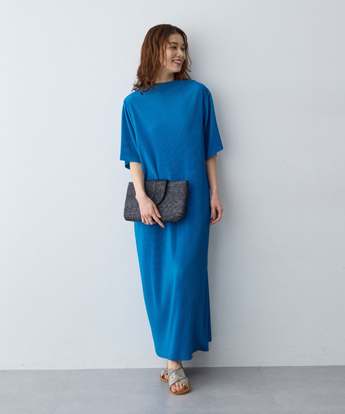 anyfee(エニフィー)の「【anyfee/大きいサイズ】セルフカットプリーツボトルネックワンピース(2026SS)(ワンピース・レディース・ブルー/ブラック/モカ・4L/LL/3L/5L)」の4枚目の写真