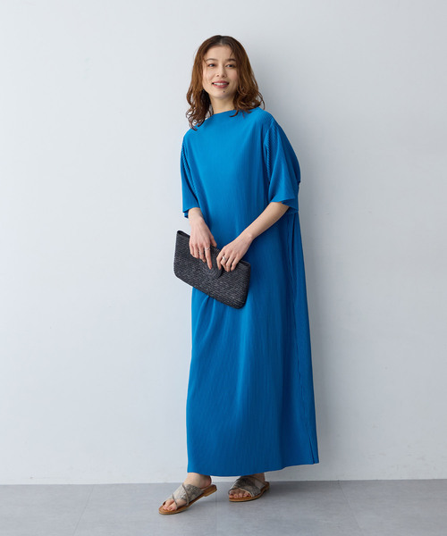 anyfee(エニフィー)の「【anyfee/大きいサイズ】セルフカットプリーツボトルネックワンピース(2026SS)(ワンピース・レディース・ブルー/ブラック/モカ・4L/LL/3L/5L)」の5枚目の写真