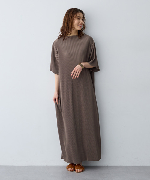 anyfee(エニフィー)の「【anyfee/大きいサイズ】セルフカットプリーツボトルネックワンピース(2026SS)(ワンピース・レディース・ブルー/ブラック/モカ・4L/LL/3L/5L)」の10枚目の写真