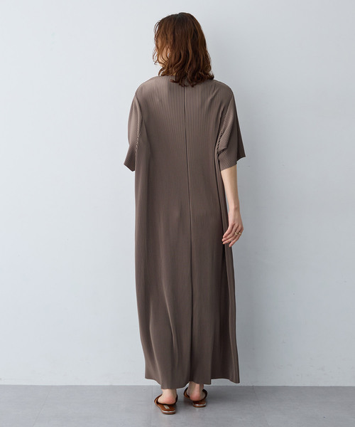 anyfee(エニフィー)の「【anyfee/大きいサイズ】セルフカットプリーツボトルネックワンピース(2026SS)(ワンピース・レディース・ブルー/ブラック/モカ・4L/LL/3L/5L)」の12枚目の写真