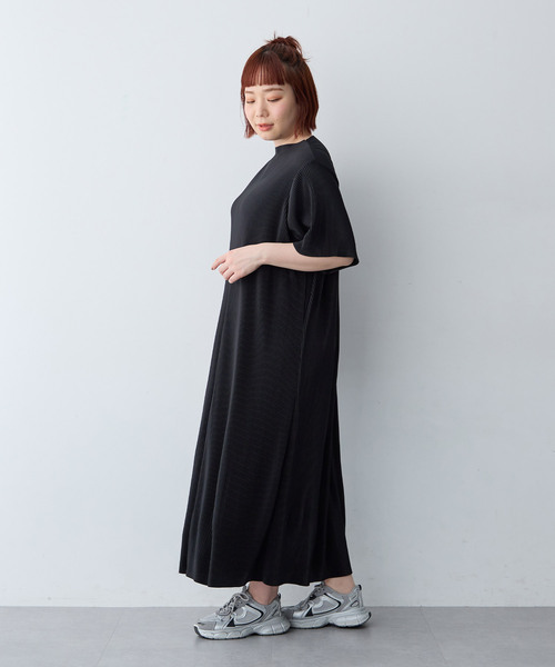 anyfee(エニフィー)の「【anyfee/大きいサイズ】セルフカットプリーツボトルネックワンピース(2026SS)(ワンピース・レディース・ブルー/ブラック/モカ・4L/LL/3L/5L)」の21枚目の写真