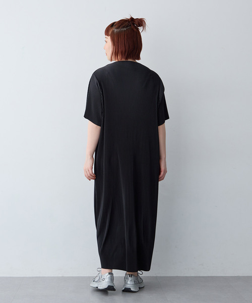 anyfee(エニフィー)の「【anyfee/大きいサイズ】セルフカットプリーツボトルネックワンピース(2026SS)(ワンピース・レディース・ブルー/ブラック/モカ・4L/LL/3L/5L)」の22枚目の写真