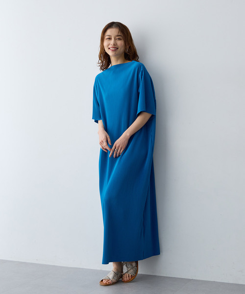 anyfee(エニフィー)の「【anyfee/大きいサイズ】セルフカットプリーツボトルネックワンピース(2026SS)(ワンピース・レディース・ブルー/ブラック/モカ・4L/LL/3L/5L)」の1枚目の写真