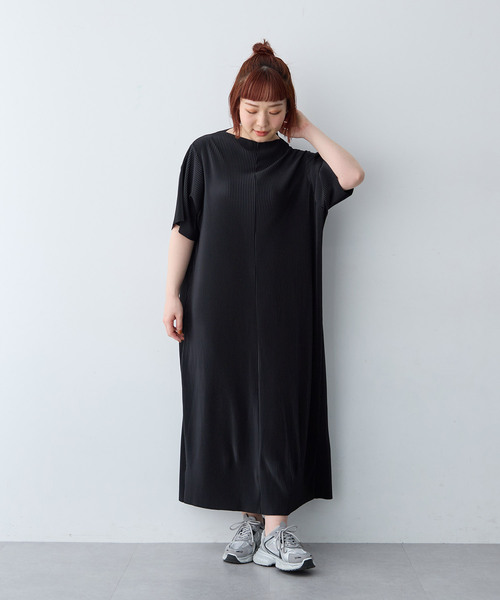 anyfee(エニフィー)の「【anyfee/大きいサイズ】セルフカットプリーツボトルネックワンピース(2026SS)(ワンピース・レディース・ブルー/ブラック/モカ・4L/LL/3L/5L)」の2枚目の写真