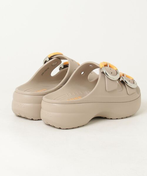 crocs（クロックス）の「crocs SATURDAY PLATFORM DIPPED BLUCKLE SANDAL W クロックス サタデー プラットフォーム ディップ バックル サンダル W（サンダル・レディース・ベージュ・22cm/23cm/24cm/25cm）」の2枚目の写真