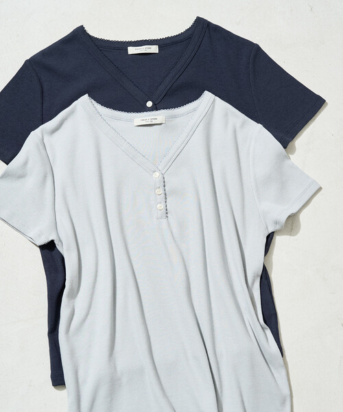 FREAK'S STORE(フリークスストア)の「限定展開 <抗菌防臭・接触冷感>MINT テレコ ピコレース ボタン トップス(Tシャツ/カットソー・レディース・ライトグレー/ナチュラル/ネイビー/オレンジ/モカ/ブラック・フリ-)」の2枚目の写真