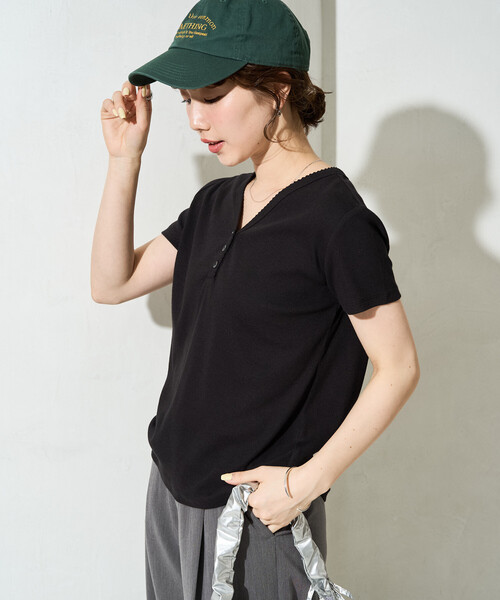 FREAK'S STORE(フリークスストア)の「限定展開 <抗菌防臭・接触冷感>MINT テレコ ピコレース ボタン トップス(Tシャツ/カットソー・レディース・ライトグレー/ナチュラル/ネイビー/オレンジ/モカ/ブラック・フリ-)」の1枚目の写真