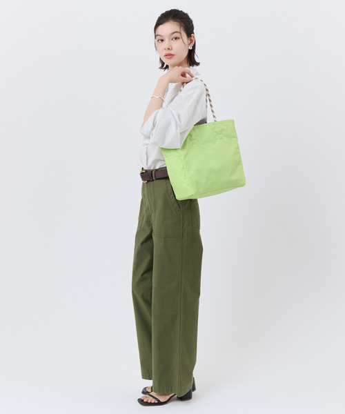 LeSportsac(レスポートサック)の「ML 2 WAY TOTE 2ウェイディープシーブルー/ライム(トートバッグ・レディース・ブラック・FREE)」の4枚目の写真