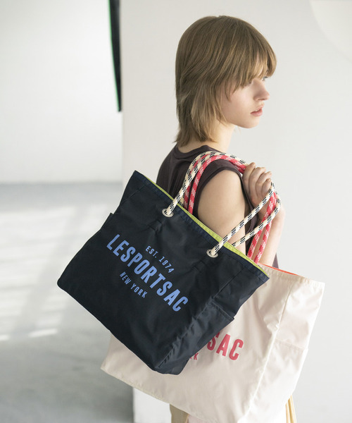LeSportsac(レスポートサック)の「ML 2 WAY TOTE 2ウェイディープシーブルー/ライム(トートバッグ・レディース・ブラック・FREE)」の5枚目の写真
