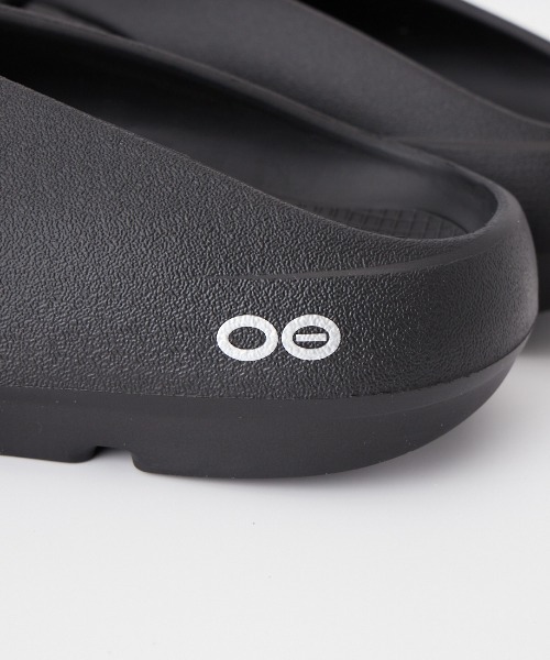 OOFOS（ウーフォス）の「[OOFOS/ウーフォス] OORIGINAL PLUS リカバリーサンダル（サンダル・レディース・オフホワイト/ブラック・7/9/4/5/6/8）」の12枚目の写真