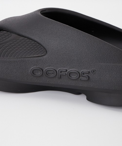 OOFOS（ウーフォス）の「[OOFOS/ウーフォス] OORIGINAL PLUS リカバリーサンダル（サンダル・レディース・オフホワイト/ブラック・7/9/4/5/6/8）」の13枚目の写真