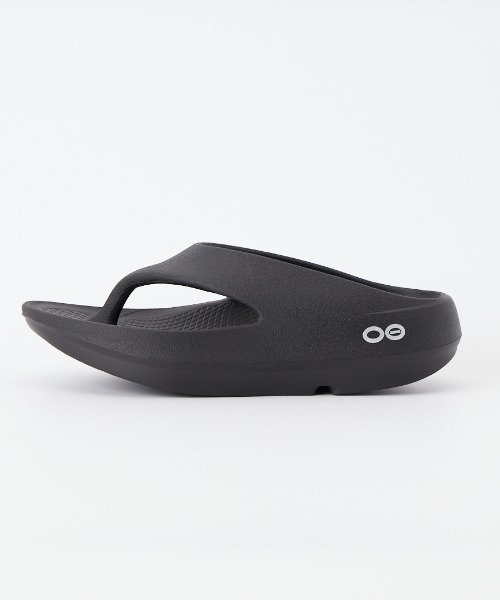 OOFOS（ウーフォス）の「[OOFOS/ウーフォス] OORIGINAL PLUS リカバリーサンダル（サンダル・レディース・オフホワイト/ブラック・7/9/4/5/6/8）」の14枚目の写真