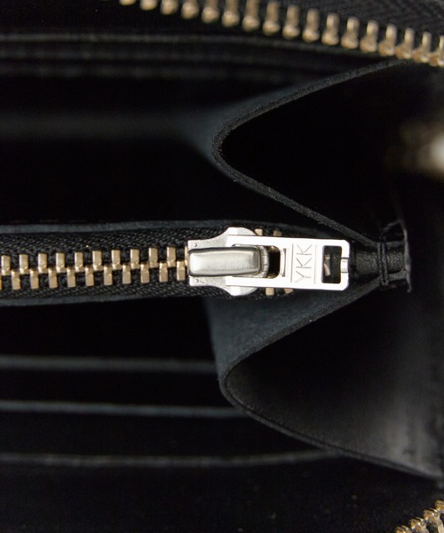 HTC(エイチティーシー)の「HTC/エイチティーシー BORN & ARROW UMBRELLA ZIPPER MEDIUM ラウンドジップ財布 レザー メンズ 2026年春夏(財布・メンズ・ブラック・FREE)」の8枚目の写真