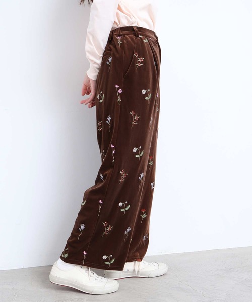 l'atelier du savon(アトリエドサボン)の「秋の草花 ベロア刺繍パンツ(その他パンツ・レディース・ネイビー/ブラウン・FREE)」の16枚目の写真