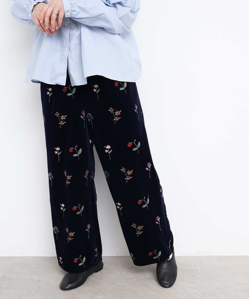 l'atelier du savon(アトリエドサボン)の「秋の草花 ベロア刺繍パンツ(その他パンツ・レディース・ネイビー/ブラウン・FREE)」の5枚目の写真