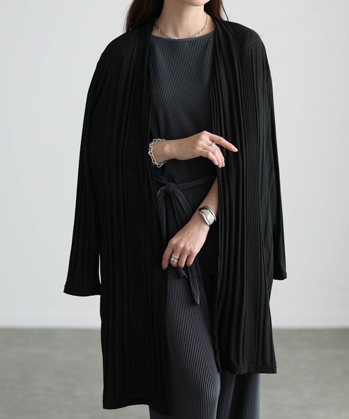 Sawa a la mode(サワアラモード)の「UVカット&DRYエンボスロングカーディガン(カーディガン/ボレロ・レディース・オフホワイト/ブラック/ブルー・FREE)」の3枚目の写真