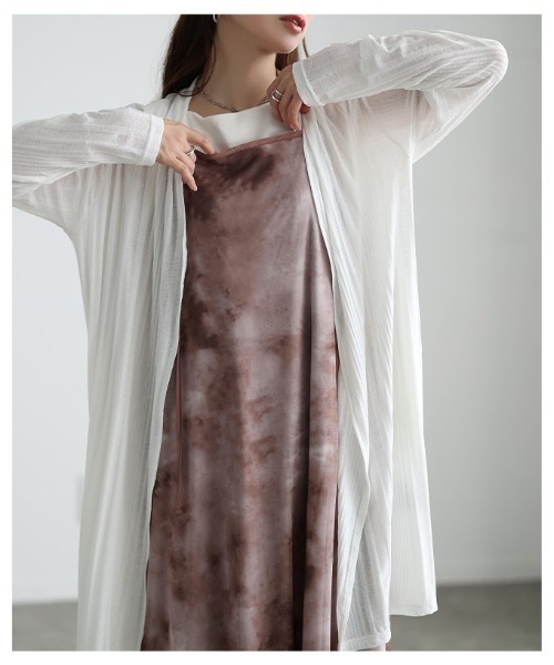 Sawa a la mode(サワアラモード)の「UVカット&DRYエンボスロングカーディガン(カーディガン/ボレロ・レディース・オフホワイト/ブラック/ブルー・FREE)」の12枚目の写真