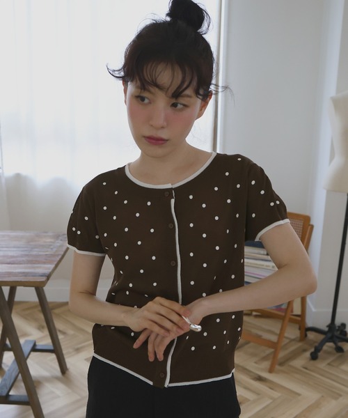 Mili affinity(ミリアフィニティー)の「配色ドット柄半袖ニットトップス(カーディガン/ボレロ・レディース・ブラック×グレー/ホワイト×ブラウン/ベージュ×ブラック/ブラック×ホワイト・FREE)」の1枚目の写真