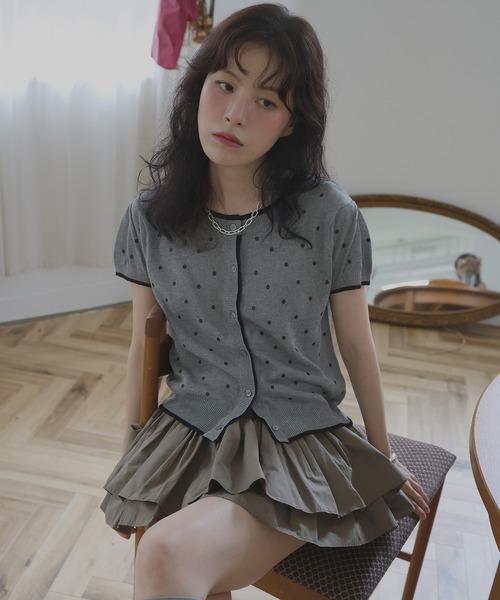 Mili affinity(ミリアフィニティー)の「配色ドット柄半袖ニットトップス(カーディガン/ボレロ・レディース・ブラック×グレー/ホワイト×ブラウン/ベージュ×ブラック/ブラック×ホワイト・FREE)」の8枚目の写真