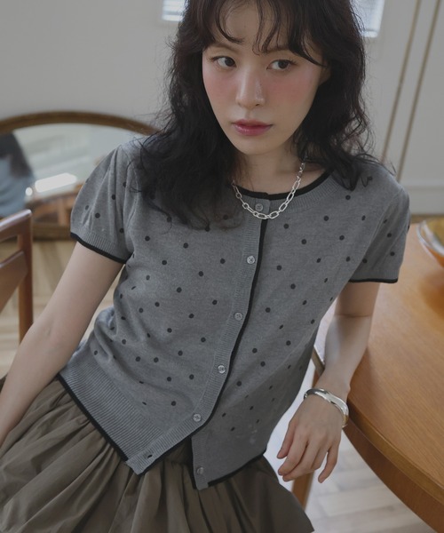 Mili affinity(ミリアフィニティー)の「配色ドット柄半袖ニットトップス(カーディガン/ボレロ・レディース・ブラック×グレー/ホワイト×ブラウン/ベージュ×ブラック/ブラック×ホワイト・FREE)」の9枚目の写真