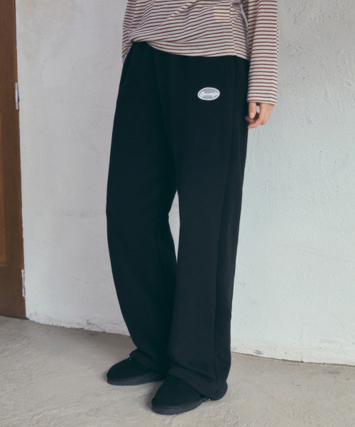 OURNOSTALGIA（アワー ノスタルジア）の「Petal Boucle Sweat Pants_Black(O25-PT16)（スウェットパンツ・レディース・ブラック・FREE）」の2枚目の写真