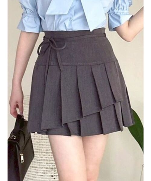 dazzlin(ダズリン)の「イレヘムプリーツミニスカート(スカート・レディース・ブラック/チャコールグレー/ベージュ・MEDIUM/SMALL)」の1枚目の写真