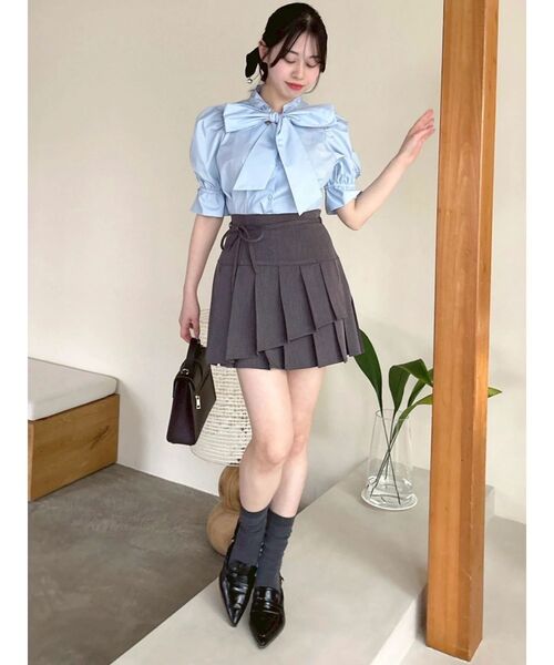 dazzlin(ダズリン)の「イレヘムプリーツミニスカート(スカート・レディース・ブラック/チャコールグレー/ベージュ・MEDIUM/SMALL)」の8枚目の写真