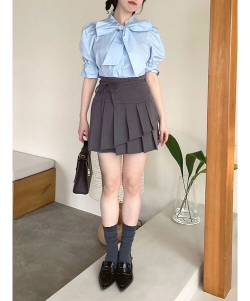 dazzlin(ダズリン)の「イレヘムプリーツミニスカート(スカート・レディース・ブラック/チャコールグレー/ベージュ・MEDIUM/SMALL)」の9枚目の写真