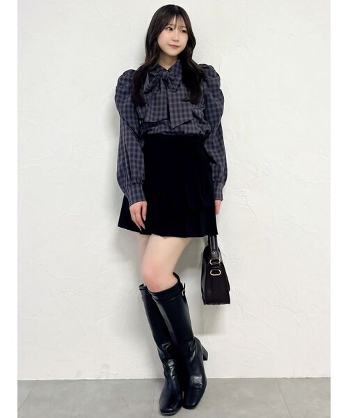 dazzlin(ダズリン)の「イレヘムプリーツミニスカート(スカート・レディース・ブラック/チャコールグレー/ベージュ・MEDIUM/SMALL)」の19枚目の写真