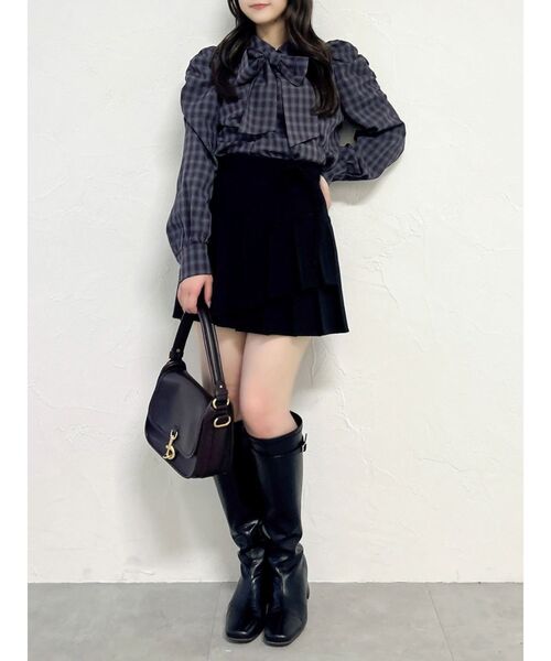 dazzlin(ダズリン)の「イレヘムプリーツミニスカート(スカート・レディース・ブラック/チャコールグレー/ベージュ・MEDIUM/SMALL)」の20枚目の写真
