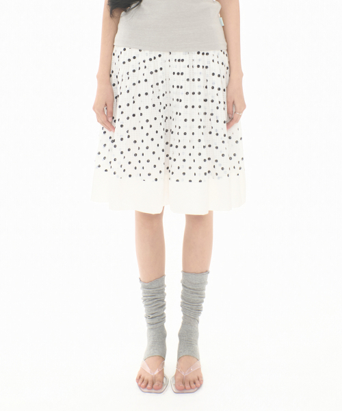 MIRECO(ミレコ)の「DOT PLEATED SATIN SKIRT IVORY(スカート・レディース・その他・1/2)」の1枚目の写真