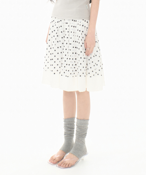 MIRECO(ミレコ)の「DOT PLEATED SATIN SKIRT IVORY(スカート・レディース・その他・1/2)」の2枚目の写真