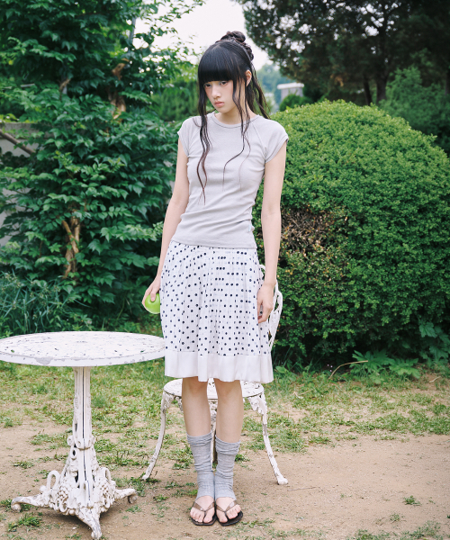 MIRECO(ミレコ)の「DOT PLEATED SATIN SKIRT IVORY(スカート・レディース・その他・1/2)」の3枚目の写真
