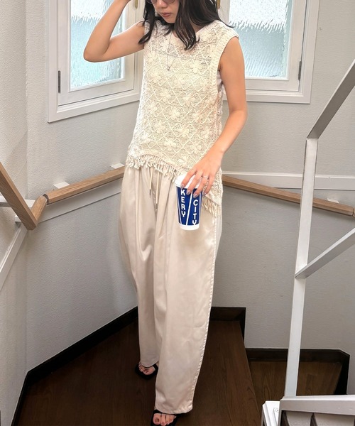 ISOOK(アイスー)の「【ISOOK / アイスー】花柄クロシェアシンメトリーベスト / 透かし編みニット かぎ編み ニットベスト 花柄 フラワーモチーフ アシンメトリー レイヤード 夏ベスト ZOZOTOWN限定(ベスト・レディース・ベージュ・FREE)」の5枚目の写真