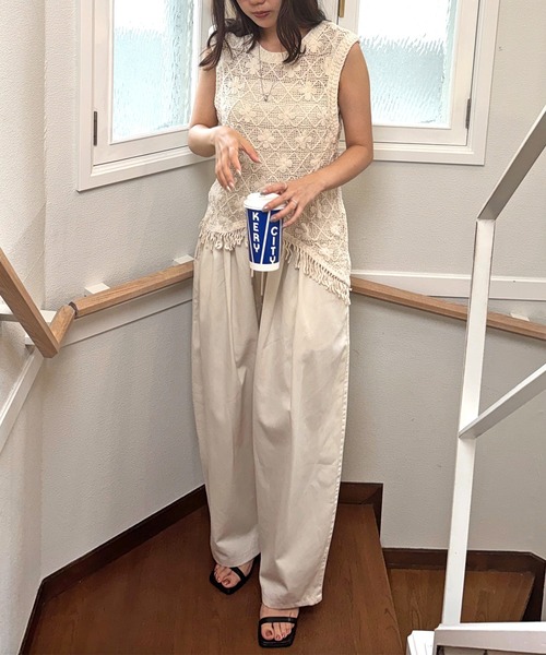 ISOOK(アイスー)の「【ISOOK / アイスー】花柄クロシェアシンメトリーベスト / 透かし編みニット かぎ編み ニットベスト 花柄 フラワーモチーフ アシンメトリー レイヤード 夏ベスト ZOZOTOWN限定(ベスト・レディース・ベージュ・FREE)」の7枚目の写真