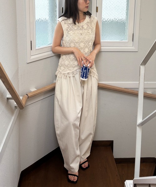 ISOOK(アイスー)の「【ISOOK / アイスー】花柄クロシェアシンメトリーベスト / 透かし編みニット かぎ編み ニットベスト 花柄 フラワーモチーフ アシンメトリー レイヤード 夏ベスト ZOZOTOWN限定(ベスト・レディース・ベージュ・FREE)」の8枚目の写真