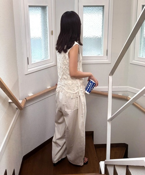 ISOOK(アイスー)の「【ISOOK / アイスー】花柄クロシェアシンメトリーベスト / 透かし編みニット かぎ編み ニットベスト 花柄 フラワーモチーフ アシンメトリー レイヤード 夏ベスト ZOZOTOWN限定(ベスト・レディース・ベージュ・FREE)」の12枚目の写真