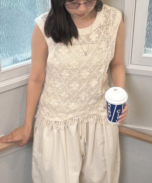 ISOOK(アイスー)の「【ISOOK / アイスー】花柄クロシェアシンメトリーベスト / 透かし編みニット かぎ編み ニットベスト 花柄 フラワーモチーフ アシンメトリー レイヤード 夏ベスト ZOZOTOWN限定(ベスト・レディース・ベージュ・FREE)」の17枚目の写真