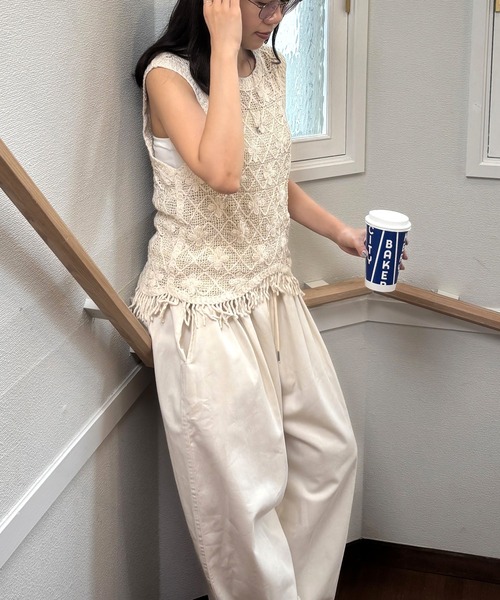 ISOOK(アイスー)の「【ISOOK / アイスー】花柄クロシェアシンメトリーベスト / 透かし編みニット かぎ編み ニットベスト 花柄 フラワーモチーフ アシンメトリー レイヤード 夏ベスト ZOZOTOWN限定(ベスト・レディース・ベージュ・FREE)」の10枚目の写真