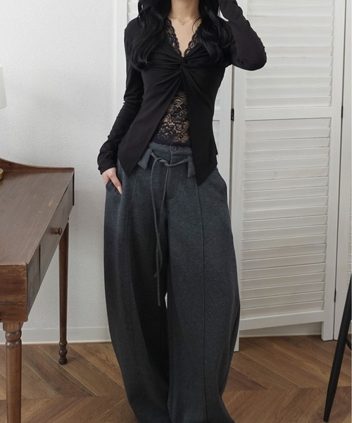 unnu(ユヌ)の「ホルターレースレイヤード ツイストトップス/カップ付き(Tシャツ/カットソー・レディース・ホワイト/グレー/ブラック・F)」の7枚目の写真