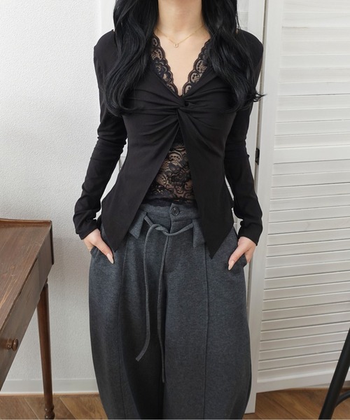 unnu(ユヌ)の「ホルターレースレイヤード ツイストトップス/カップ付き(Tシャツ/カットソー・レディース・ホワイト/グレー/ブラック・F)」の5枚目の写真