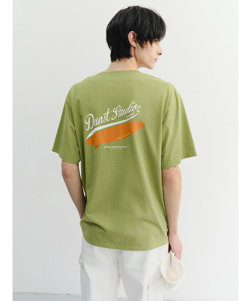 DUNST FOR MEN(ダンストフォーメン)の「SUMMER HOLIDAY SURF BOARD T-SHIRT_UNISEX_UDTS6B133_OLIVE GREEN(Tシャツ/カットソー・メンズ・オリーブ・XX-LARGE/X-SMALL/SMALL/MEDIUM/LARGE/X-LARGE)」の2枚目の写真