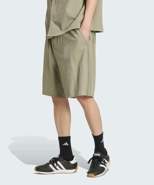 adidas(アディダス)の「クール フィーリング ルーズフィット スリーストライプス ウーブン ショーツ / ハーフパンツ / アディダス adidas(その他パンツ・メンズ・グリーン・XX-LARGE/3XL/LARGE/MEDIUM/SMALL/X-LARGE/X-SMALL)」の1枚目の写真